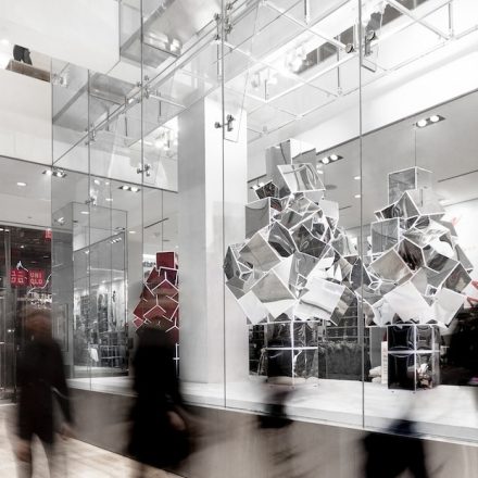 UNIQLO Holiday Window
