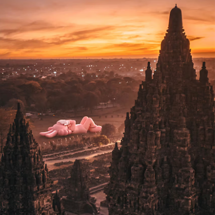 KAWS:HOLIDAY INDONESIA